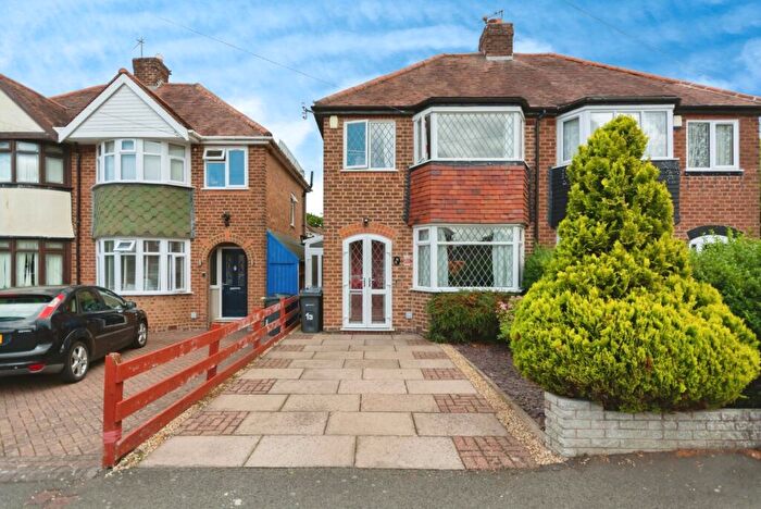 3 Bedroom Semi-Detached House For Sale In Glenwood Road, Birmingham, West Midlands, B38