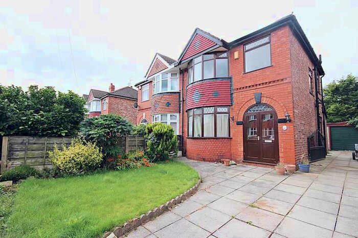 3 Bedroom Semi-Detached House To Rent In Fraser Avenue, Sale, M33
