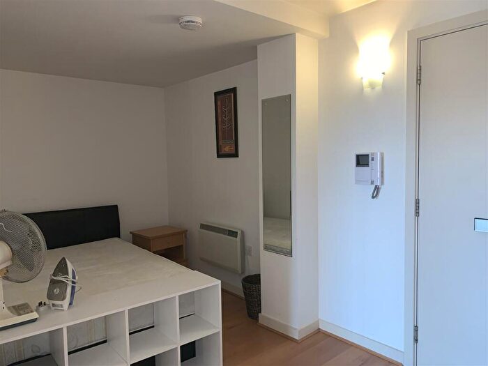 Studio To Rent In Deals Gateway, London, SE13