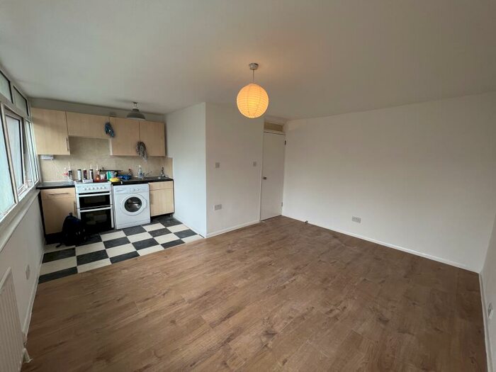 1 Bedroom Flat To Rent In Abbots Park, St Albans, AL1