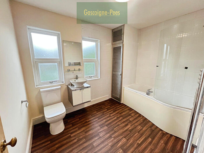 2 Bedroom Apartment To Rent In Station Road, West Byfleet, KT14
