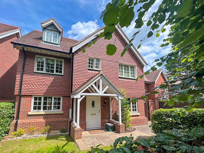 5 Bedroom Detached House For Sale In Warren Park Road, Bengeo, SG14