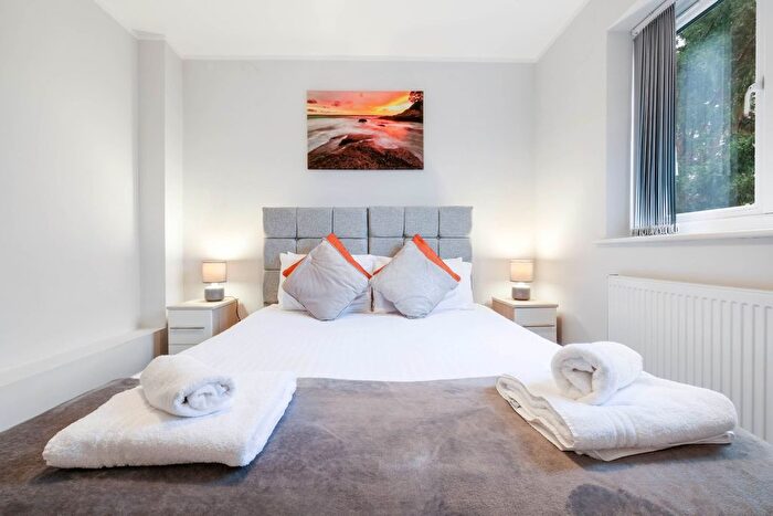 2 Bedroom Flat To Rent In West Wycombe Road, High Wycombe, HP12