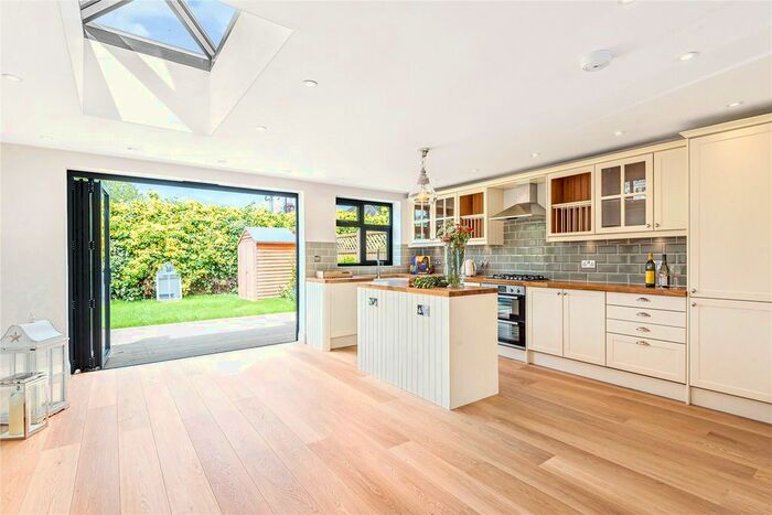 3 Bedroom Semi-Detached House To Rent In Fairview Road, Enfield, EN2