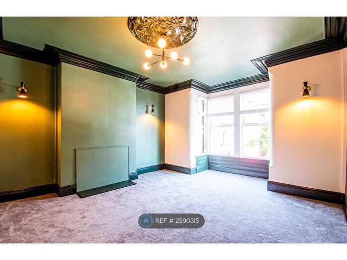 5 Bedroom Terraced House To Rent In Roundhay View, Leeds, LS8