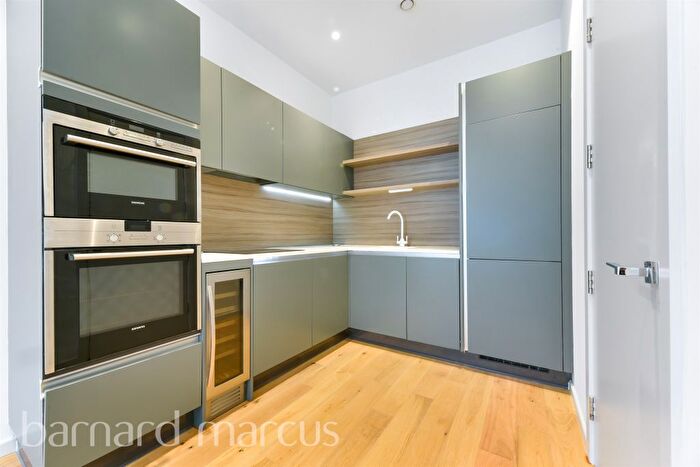 1 Bedroom Flat For Sale In Spectrum Way, Wandworth, London, SW18