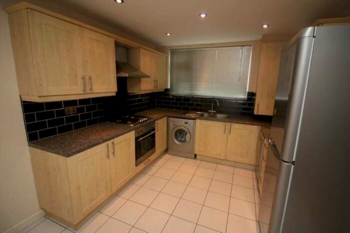 3 Bedroom Semi-Detached House To Rent In John Rous Avenue, Canley Coventry, CV4