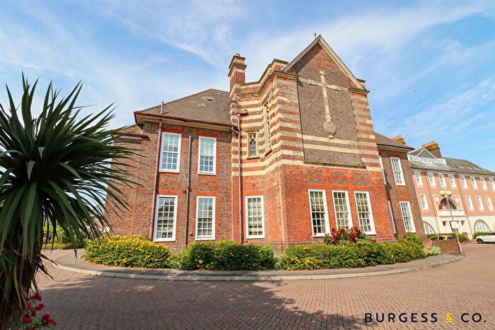 2 Bedroom Flat For Sale In Chapel Walk, Bexhill-On-Sea, TN40