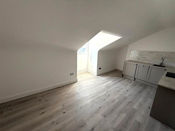 1 Bedroom Flat To Rent In Montague Street, Worthing, BN11