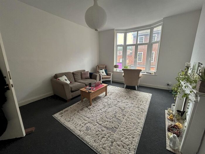 2 Bedroom Flat To Rent In High Street, Chatham, ME4