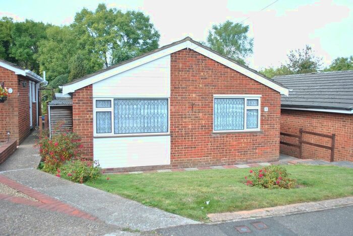 2 Bedroom Detached Bungalow To Rent In Ambercroft Way, Old Coulsdon, Coulsdon, CR5