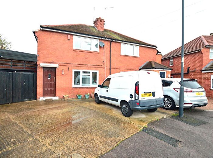 3 Bedroom Semi-Detached House To Rent In Salisbury Avenue, Slough, SL2