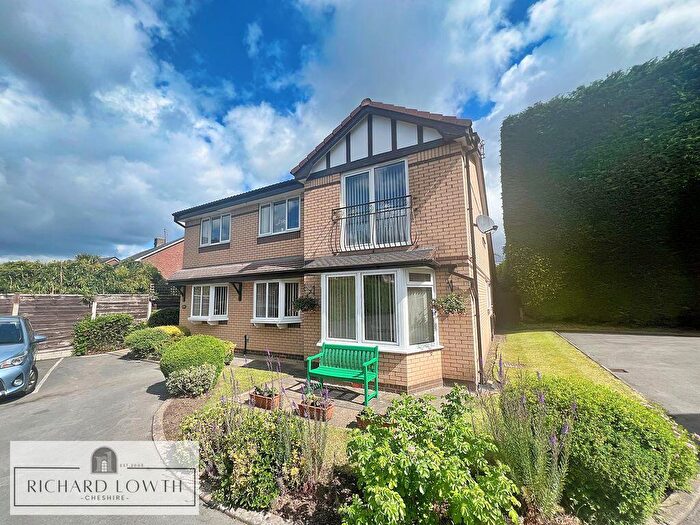 2 Bedroom Flat For Sale In Mayfair Close, Poynton, SK12