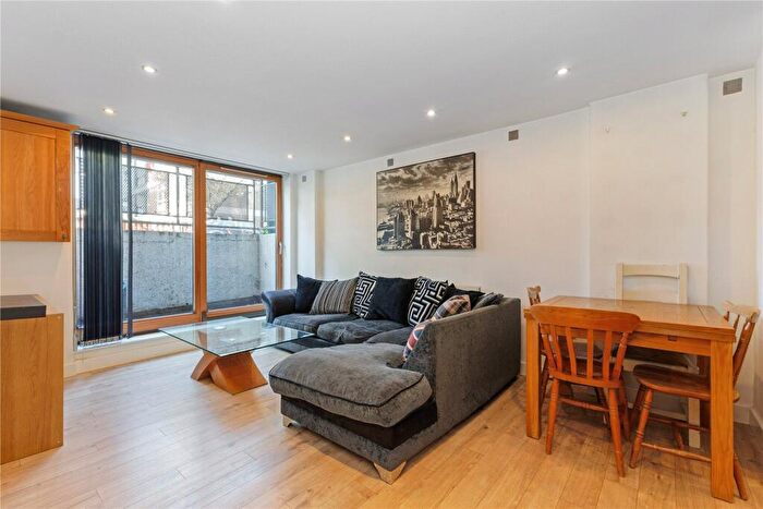 2 Bedroom Apartment For Sale In Globe Road, Mile End, London, E1