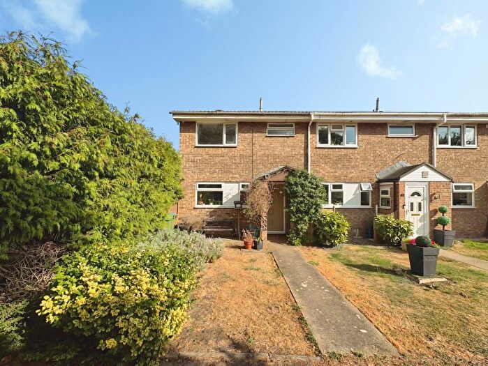 3 Bedroom End Of Terrace House For Sale In Melrose Walk, Aylesbury, Buckinghamshire, HP21