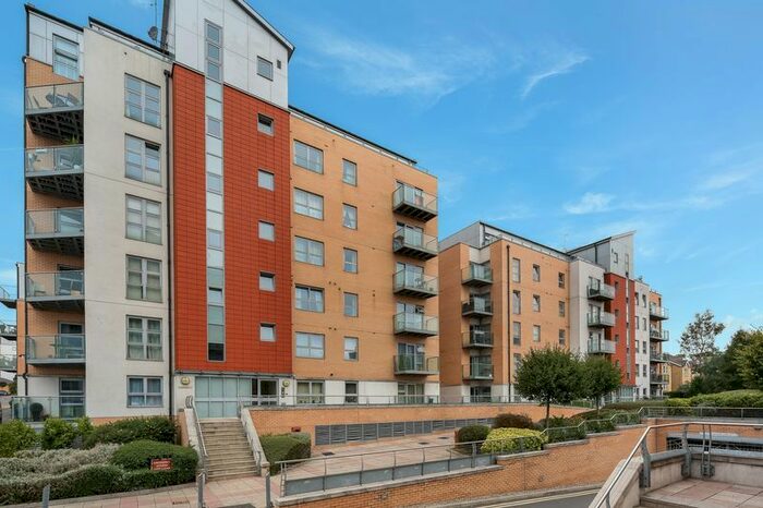 2 Bedroom Flat To Rent In Queen Mary Avenue, South Woodford, E18