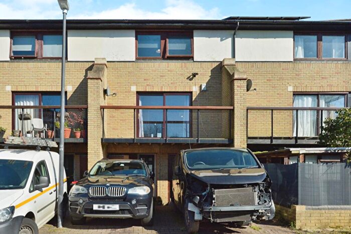 4 Bedroom Terraced House For Sale In Adelphi Street, Campbell Park, Milton Keynes, MK9
