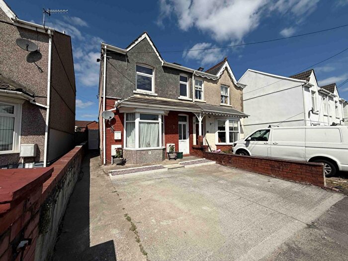 2 Bedroom Flat To Rent In Alexandra Road, Gorseinon, Swansea, SA4