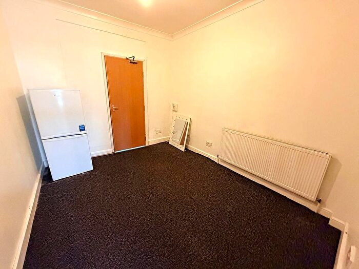 2 Bedroom Flat To Rent In Leader Avenue, London, E12
