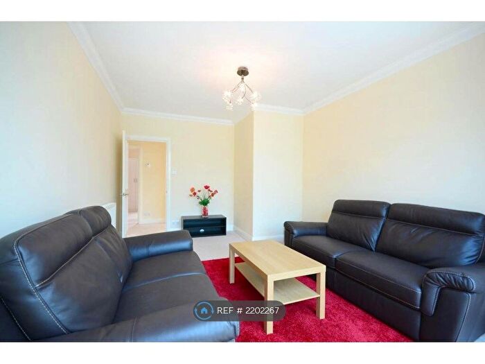 4 Bedroom Bungalow To Rent In Matlock Way, New Malden, KT3