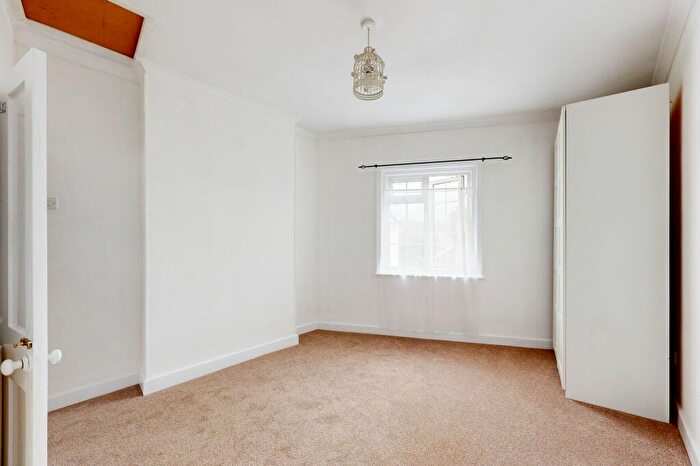 2 Bedroom End Of Terrace House To Rent In New Street, Crawley, RH10