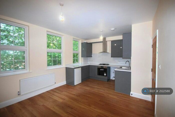 2 Bedroom Flat To Rent In Whetstone, London, N20