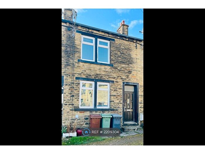 2 Bedroom Terraced House To Rent In Beaumont Square, Pudsey, LS28