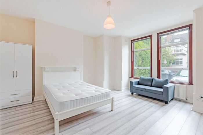 Studio To Rent In Grosvenor Gardens, Willesden Green, NW2