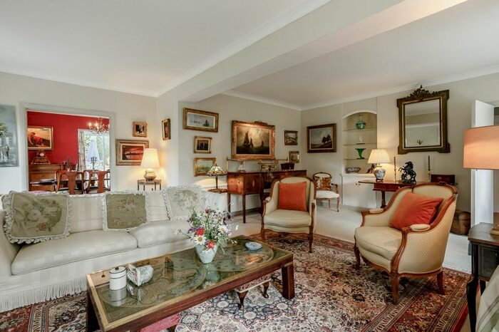 5 Bedroom Detached House For Sale In Bottrells Lane, Chalfont St Giles, Buckinghamshire HP8