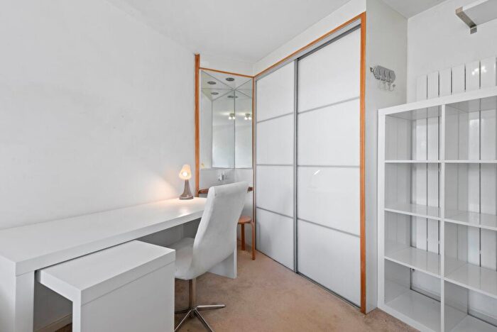 2 Bedroom Flat To Rent In Abbotts Close, Alwyne Road, N1