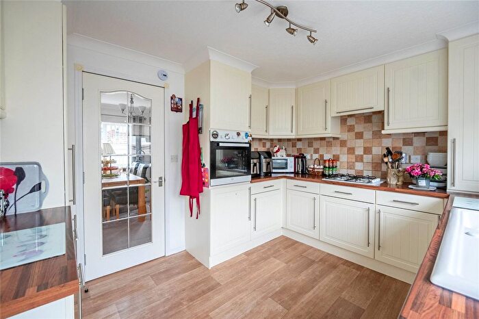 2 Bedroom Bungalow For Sale In Whipsnade Park Homes, Whipsnade, Bedfordshire, LU6