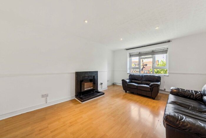 2 Bedroom Flat To Rent In Saxby Road, London, SW2