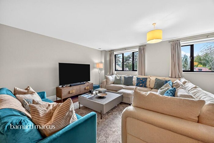 2 Bedroom Apartment For Sale In Plough Lane, Purley, CR8