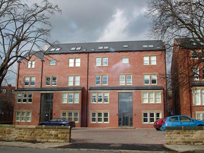 3 Bedroom Flat To Rent In Broomfield Cres, Leeds, LS6