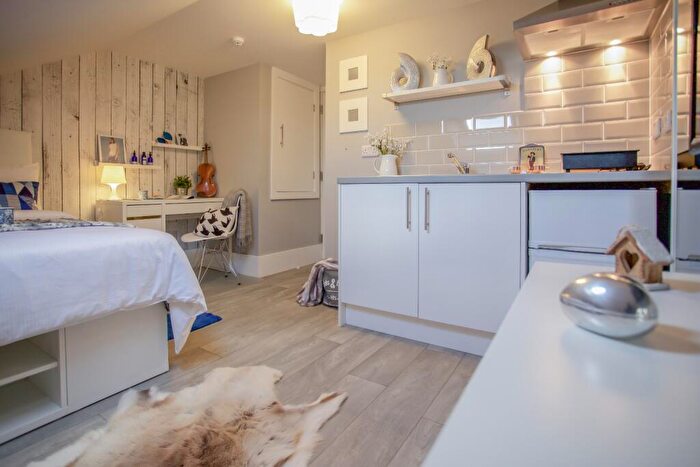 Studio To Rent In En Suite, Salisbury Road, Luton, Bedfordshire, LU1