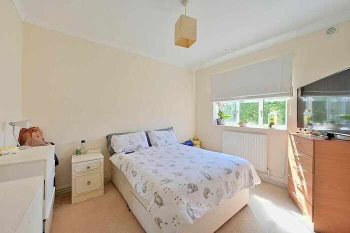 3 Bedroom Flat To Rent In Aubyn Square, Roehampton, London, SW15