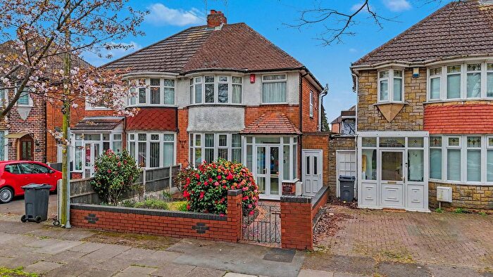 3 Bedroom Semi Detached House For Sale In Clay Lane, Birmingham, B26