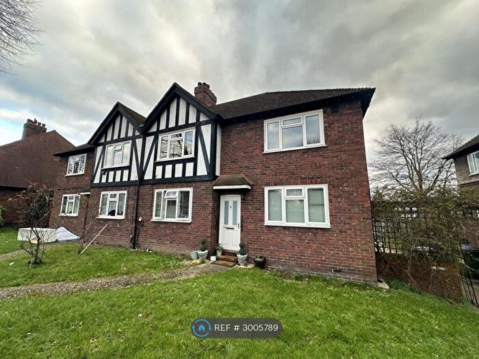 3 Bedroom Flat To Rent In Westhorne Avenue, London, SE9