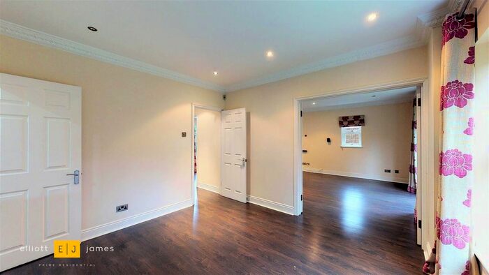4 Bedroom Detached House For Sale In Alderton Hill, Loughton, IG10