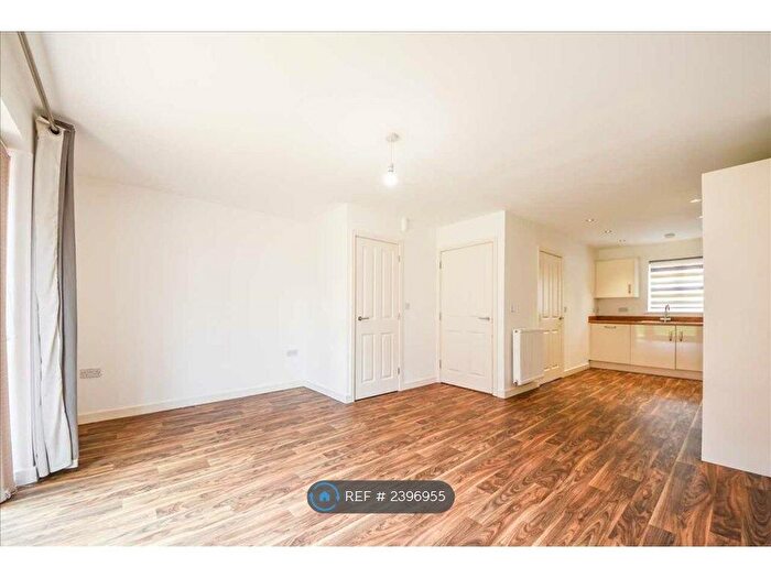 5 Bedroom Terraced House To Rent In Waterside Road, Wellingborough, NN8