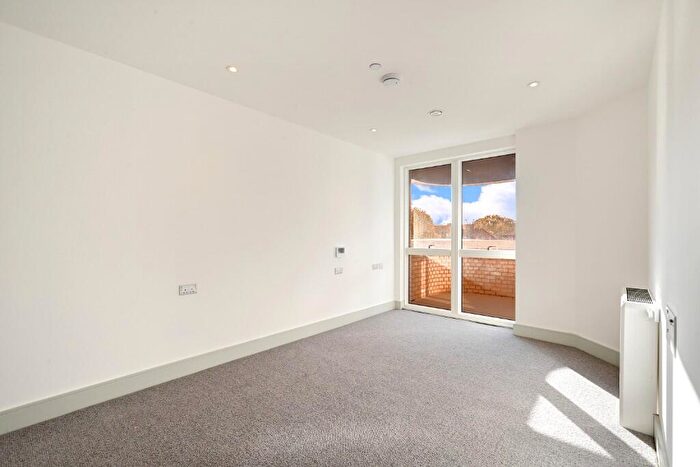 1 Bedroom Flat To Rent In Clifton Mansions, Park Avenue, London, NW2
