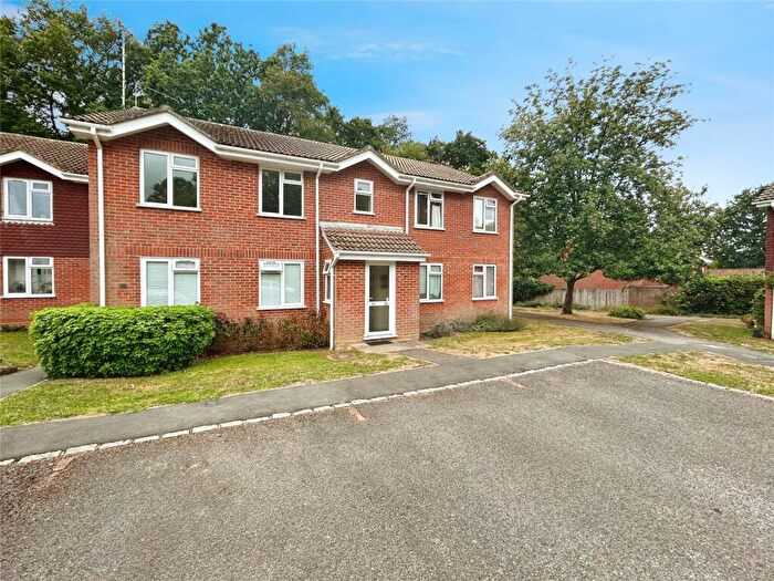 2 Bedroom Apartment For Sale In Birch Grove, Hook, Hampshire, RG27