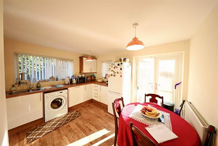 2 Bedroom Detached Bungalow For Sale In Lawson Avenue, Cottingham, HU16