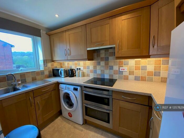 2 Bedroom End Of Terrace House To Rent In St. Albans Close, Exeter, EX4