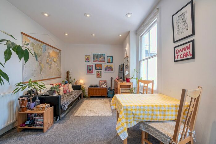 2 Bedroom Flat To Rent In Wellfield Road, London, SW16