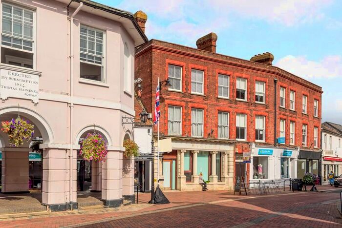 3 Bedroom Flat To Rent In High Street, Godalming, GU7