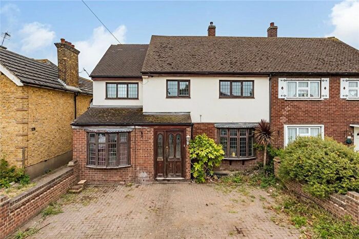 5 Bedroom Detached House To Rent In Rainham Road, Rainham, RM13