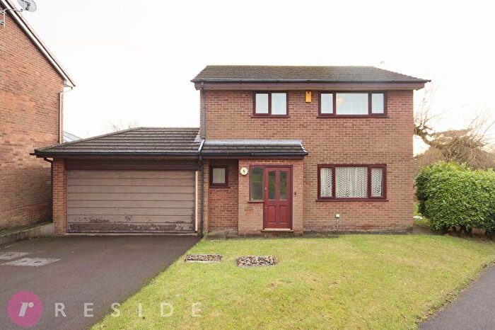 4 Bedroom Detached House For Sale In Greenshank Close, Bamford, Rochdale, OL11