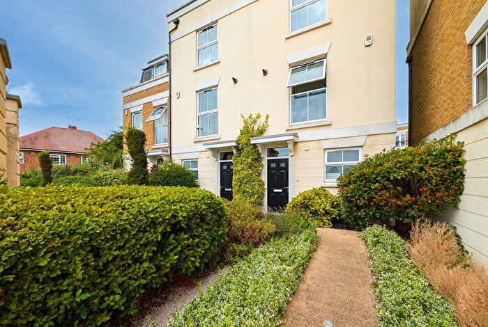4 Bedroom Link Detached House To Rent In Williams Lane, London, SW14