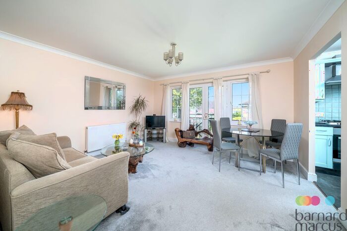 2 Bedroom Flat To Rent In Swan Lane, London, N20